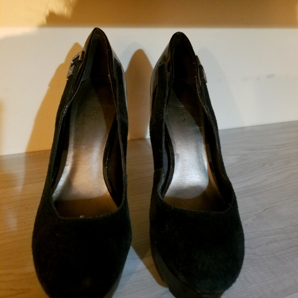 EUC Guess platform suede heels